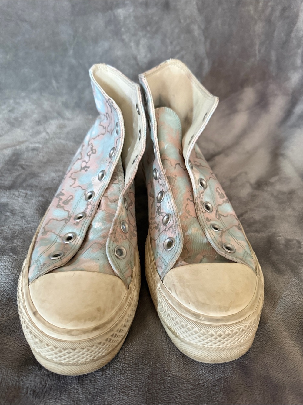 High-Top Canvas Sneakers in Pastel Pink and Light Blue